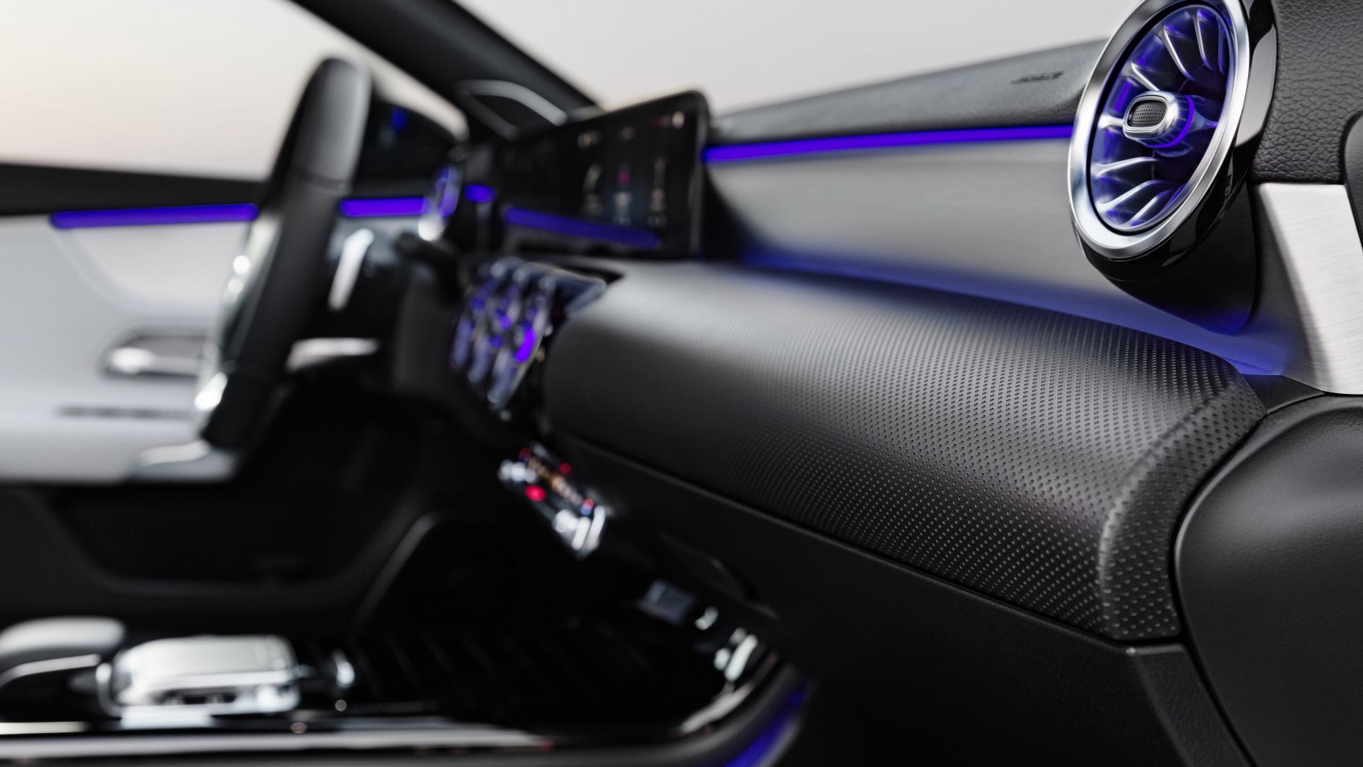 به کابین مرسدس بنز کلاس A خوش آمدید به کابین مرسدس بنز کلاس A خوش آمدید