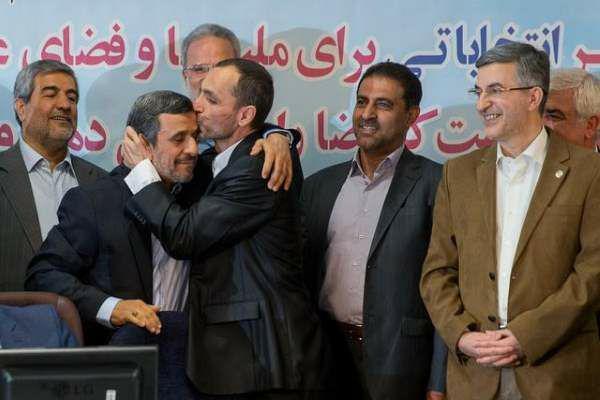 امضا کنندگان نامه به احمدی نژاد، نسبت به دولت روحانی بی مروتی کرده اند/مقامات دولت احمدی نژاد به انتخابات آینده چشم دارند/تحلیل رفتار متناقض امضا کنندگان نامه سرگشاده امضا کنندگان نامه به احمدی نژاد، نسبت به دولت روحانی بی مروتی کرده اند/مقامات دولت احمدی نژاد به انتخابات آینده چشم دارند/تحلیل رفتار متناقض امضا کنندگان نامه سرگشاده