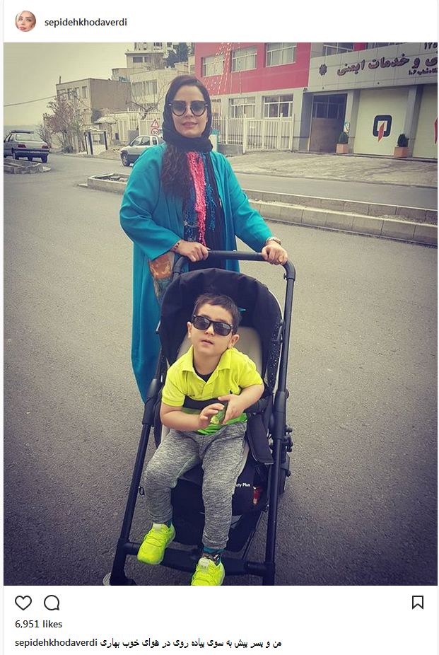خیابان گردی سپیده خداوردی به همراه پسرش (عکس)