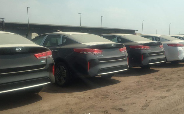 سرپرست سازمان توسعه تجارت ایران : نتیجه جلسه سران سه قوا درباره ترخیص خودروهای مانده در گمرک به زودی اعلام میشود سرپرست سازمان توسعه تجارت ایران : نتیجه جلسه سران سه قوا درباره ترخیص خودروهای مانده در گمرک به زودی اعلام میشود