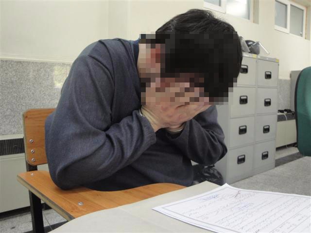 دستگیری کلاهبردار 100 میلیارد تومانی (+عکس) دستگیری کلاهبردار 100 میلیارد تومانی (+عکس)