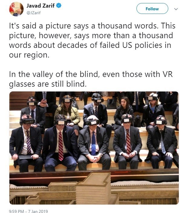 کنایه ظریف به ترامپ با عکس عینک واقعیت مجازی: در وادی کوران، حتی آن هایی هم که عینک VR زده اند باز کور هستند کنایه ظریف به ترامپ با عکس عینک واقعیت مجازی: در وادی کوران، حتی آن هایی هم که عینک VR زده اند باز کور هستند