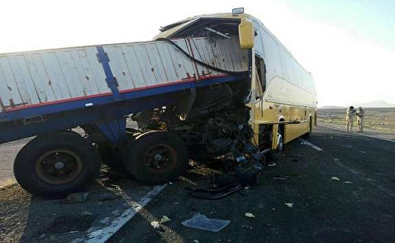 15 مصدوم در تصادف جاده مسجدسلیمان (+عکس) 15 مصدوم در تصادف جاده مسجدسلیمان (+عکس)