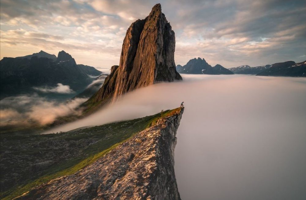 پرتگاه مهآلود (عکس) پرتگاه مهآلود (عکس)