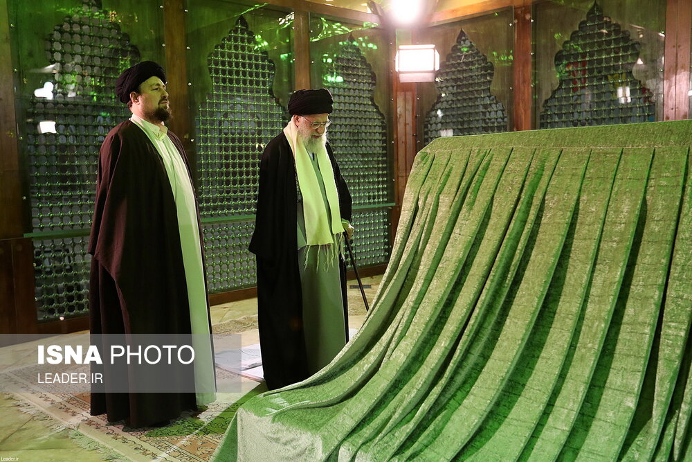 حضور مقام معظم رهبری در مرقد امام خمینی (عکس)