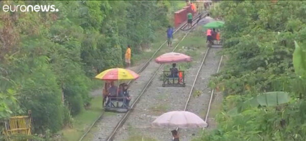 فرار از ترافیک شهری با تاکسیهای ریلی در فیلیپین فرار از ترافیک شهری با تاکسیهای ریلی در فیلیپین