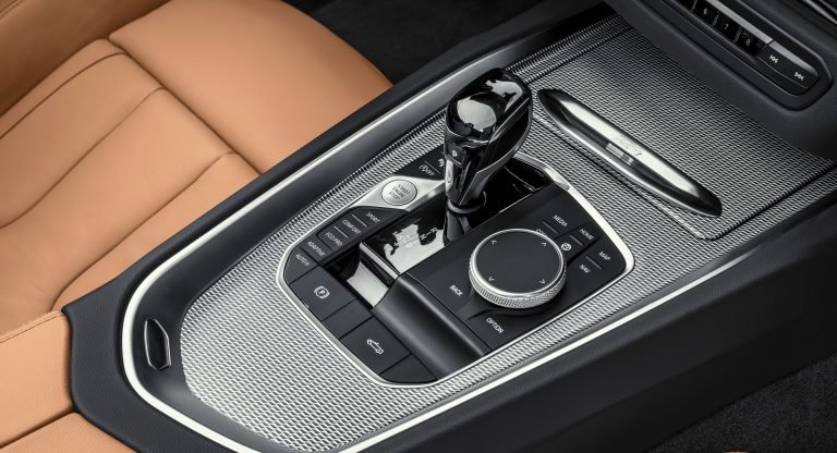 تفاوت سوپرای تویوتا و ب‌ام و z4