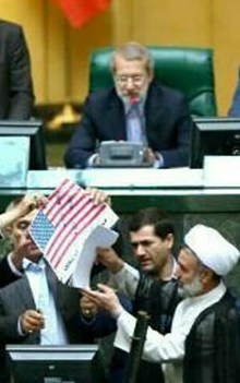 نمایندگان مجلس پرچم آمریکا را آتش زدند (+عکس و فیلم) نمایندگان مجلس پرچم آمریکا را آتش زدند (+عکس و فیلم)