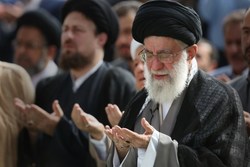 برنامه نماز عیدفطر:  ساعت 8:30 به امامت رهبری