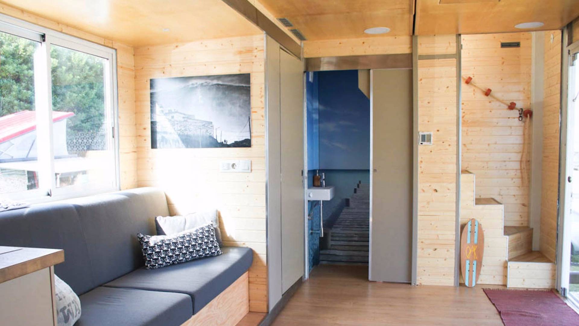 این بنز یک هتل دو طبقه لوکس است