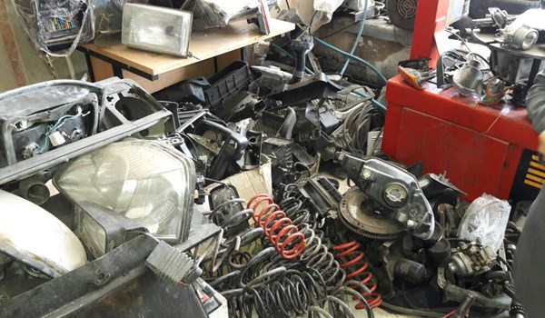 انهدام باند مالخرها در شرق تهران/ قیمت هر خودرو فقط ۵۰۰ هزار تومان! (+عکس)