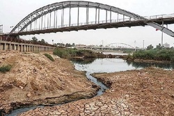 نماینده ماهشهر: در برخی نقاط فاضلاب وارد رود کارون شده است/ آب جیره بندی شده/حتی آب لوله‌ها برای شست‌وشوی البسه و ظروف هم استفاده نمی‌شود