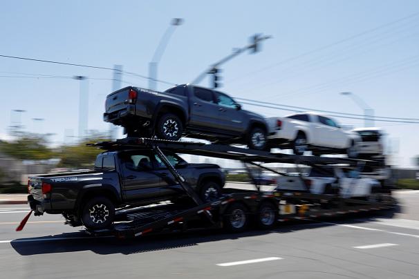 اوج گیری جنگ تجاری اروپا و آمریکا اینبار بر سر تعرفه گمرکی خودرو اوج گیری جنگ تجاری اروپا و آمریکا اینبار بر سر تعرفه گمرکی خودرو