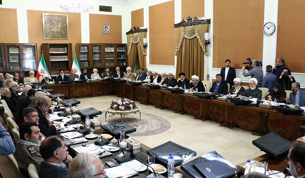 گره سپنتا این قدر کور است که مجمع تشخیص نمی تواند باز کند؟! گره سپنتا این قدر کور است که مجمع تشخیص نمی تواند باز کند؟!