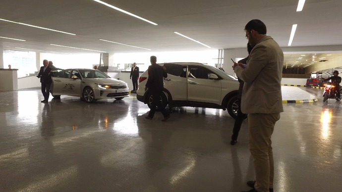 کدام عقل سلیمی خودروهای سال 95 را احتکار می‌کند؟ / ناوگان تاکسی‌های اختصاصی مجموعه را محموله آقازاده‌ها معرفی کردند