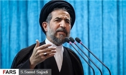 امام جمعه تهران: رئیس‌جمهور نسبت به استقلال بانک مرکزی اقدام کند