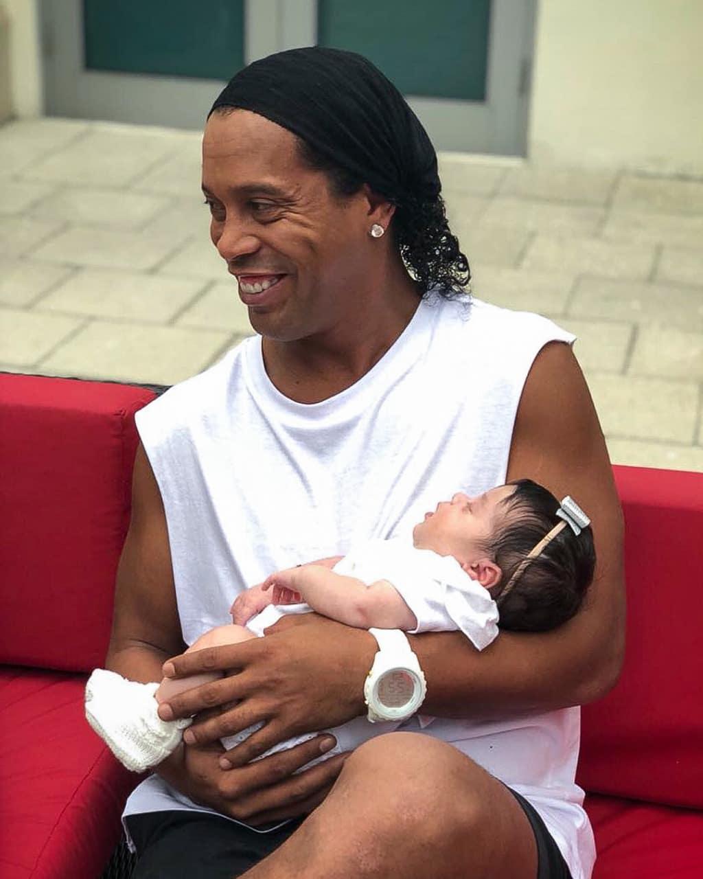 رونالدینیو و دختر خوانده‌اش (عکس)