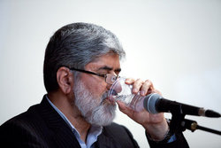 روزنامه اصولگرا به علی مطهری: شما سر سفره این انقلاب فربه شدید/فراموش نکنید اگر سپاه نبود کشور هم نبود