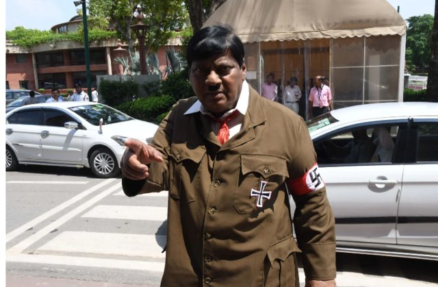 اعتراض هیتلری در هند (+عکس) اعتراض هیتلری در هند (+عکس)