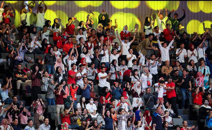 اینجا زنان به ورزشگاه میروند ... اینجا زنان به ورزشگاه میروند ...