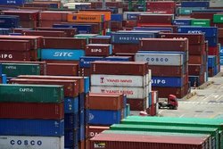سنای آمریکا به لایحه کاهش تعرفه بر کالاهای وارداتی از چین رأی داد