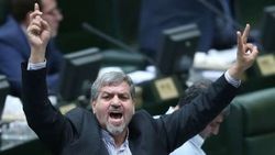 کواکبیان: آقای آخوندی! از وزارتخانه‌ات پایین بیا تا با هم قدم بزنیم/ اخلالگران بازار ارز را در چهارراه استانبول دار بزنید/ چرا مجمع تشخیص در شهر کن برج 20 طبقه می‌سازد؟