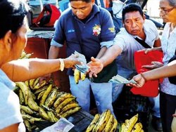 آمارهایی تکان‌دهنده از اقتصاد ونزوئلا/مردم ونزوئلا برای خرید یک عینک مجبورند پنج ماه کار کنند!