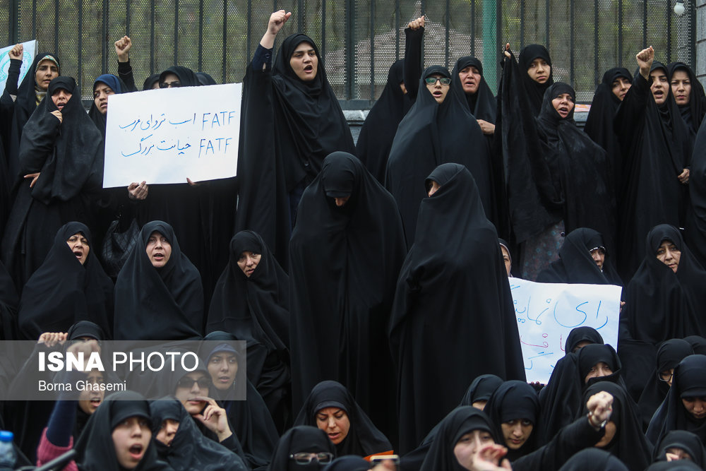 خبرنگار:FATF چیست؟ معترض: نمی‌دانم! / بازداشتش کنید