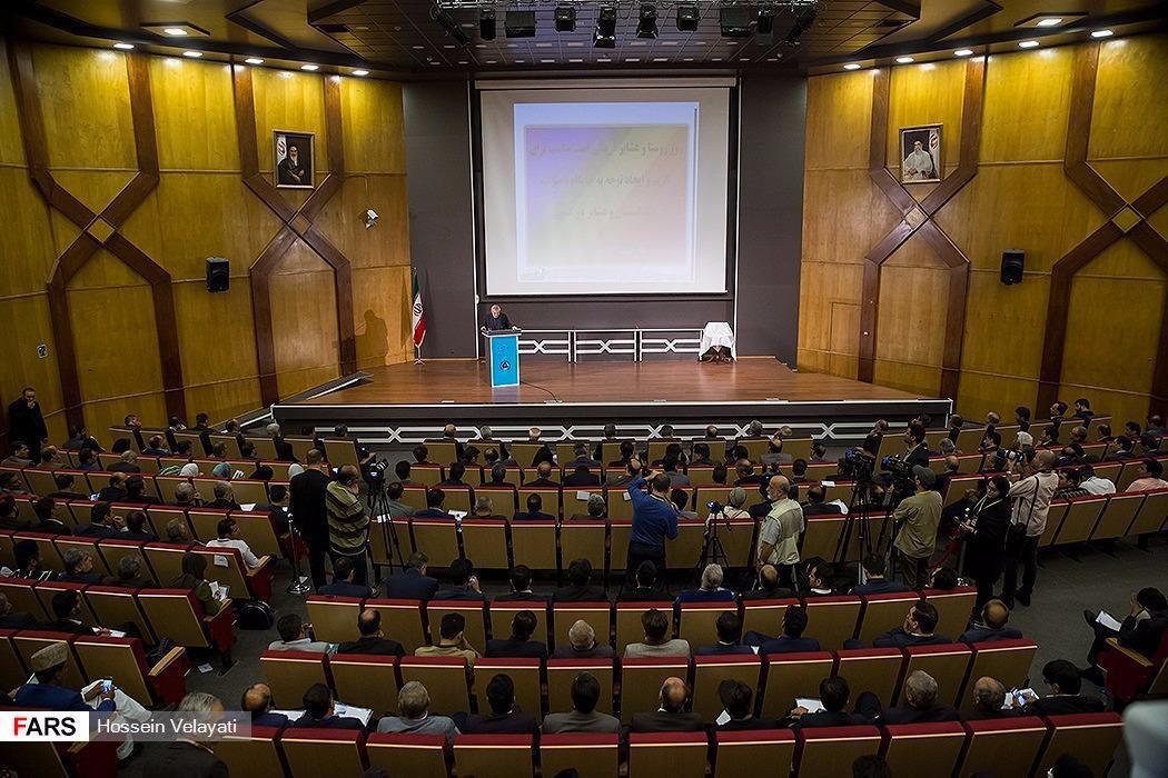 رئیس بنیاد مستضعفان: کشور با پول نفت آباد نمی‌شود