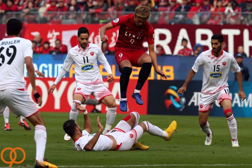 شاخ های گوزن ژاپنی در پهلوی پرسپولیسِ خسته!