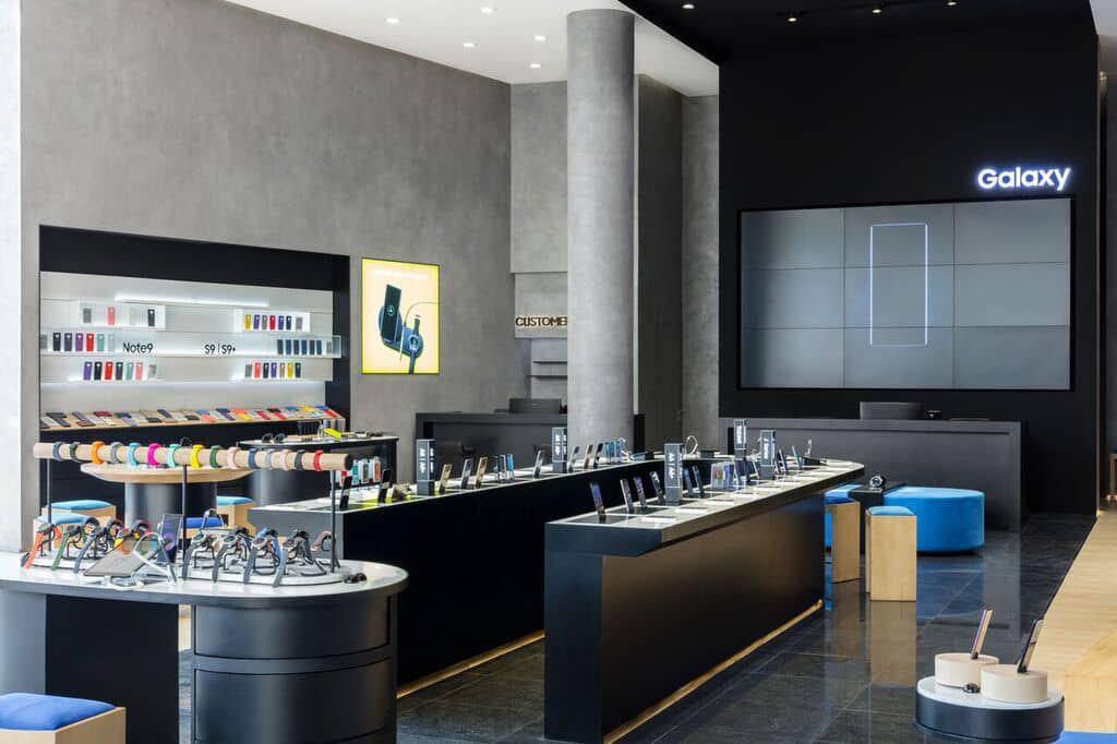 رونمایی از گوشیهای گلکسی Note9 و A9 در ایران (+عکس) رونمایی از گوشیهای گلکسی Note9 و A9 در ایران (+عکس)