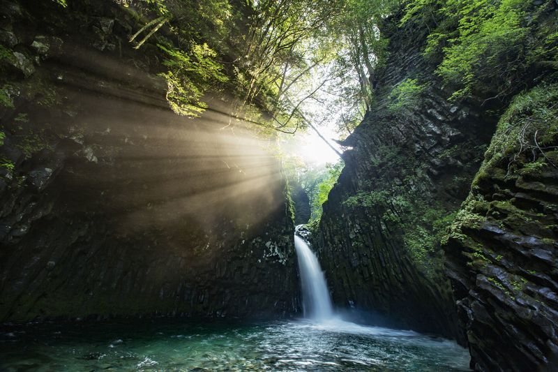 پرتگاه طلایی در ژاپن (+عکس) پرتگاه طلایی در ژاپن (+عکس)