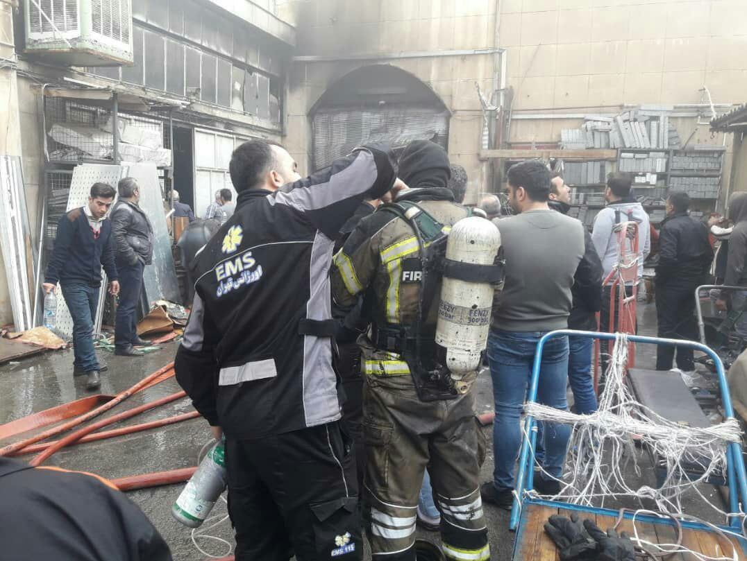 آتش سوزی گسترده انبار لوازم یدکی خودرو در تهران/ 13 مصدوم (+عکس) آتش سوزی گسترده انبار لوازم یدکی خودرو در تهران/ 13 مصدوم (+عکس)