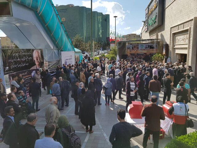 برپایی مراسم یادبود جمشید مشایخی با حضور گسترده مردم برپایی مراسم یادبود جمشید مشایخی با حضور گسترده مردم