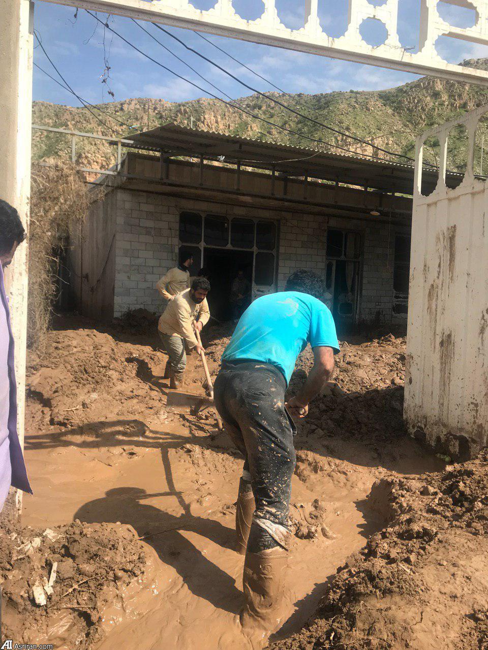 اهالی ده هنوز هم دل نکندهاند از «بابازید» سیل زده! اهالی ده هنوز هم دل نکندهاند از «بابازید» سیل زده!