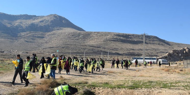 جمعآوری زبالههای تجزیهناپذیر از دریاچه مهارلو جمعآوری زبالههای تجزیهناپذیر از دریاچه مهارلو