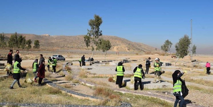 جمعآوری زبالههای تجزیهناپذیر از دریاچه مهارلو جمعآوری زبالههای تجزیهناپذیر از دریاچه مهارلو