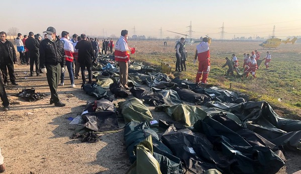 پزشکی قانونی: خانوادههای قربانیان سقوط هواپیما به ادارات کل استان محل سکونت خود مراجعه کنند پزشکی قانونی: خانوادههای قربانیان سقوط هواپیما به ادارات کل استان محل سکونت خود مراجعه کنند