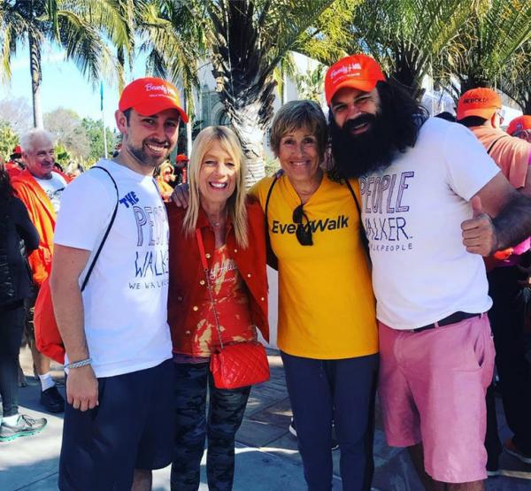 شغل عجیب به انسان‌ها و سگ‌ها