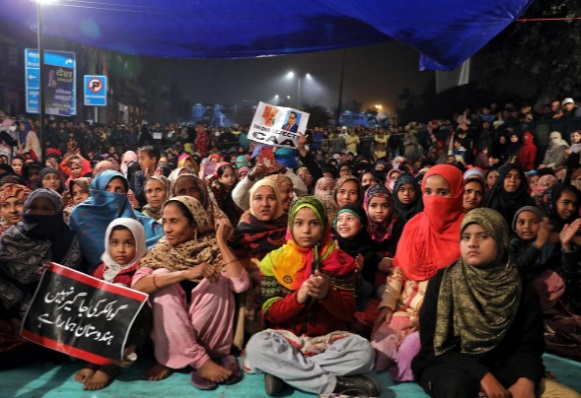 زنان هندی در اعتراض صلح آمیز 