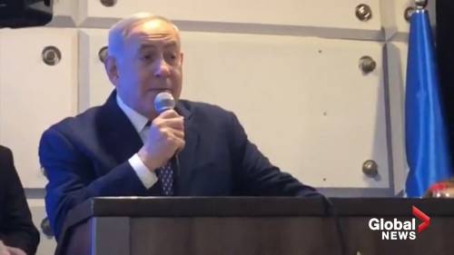 فرار نتانیاهو از روی صحنه سخنرانی پس از شلیک راکت از غزه فرار نتانیاهو از روی صحنه سخنرانی پس از شلیک راکت از غزه