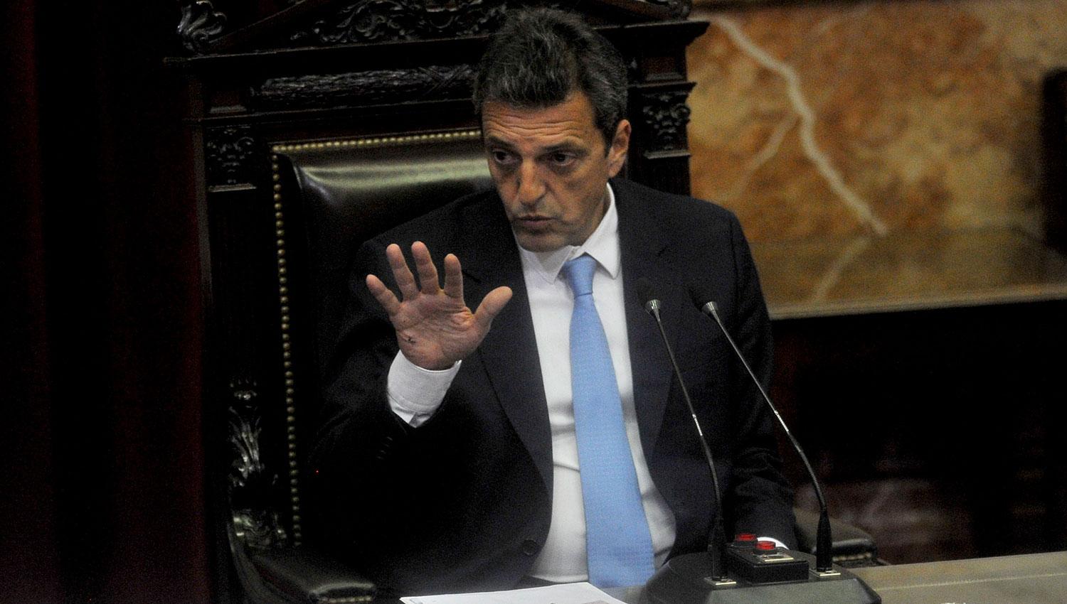 بحران اقتصادی در آرژانتین؛ نمایندگان و سناتورها از دریافت 6 ماه حقوق گذشتند بحران اقتصادی در آرژانتین