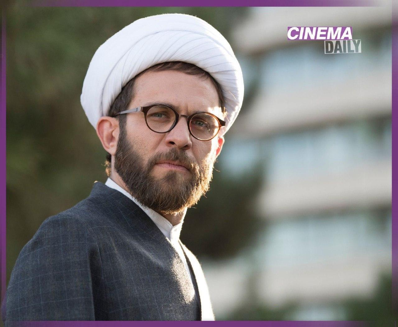 بابک حمیدیان با لباس روحانیت (عکس)