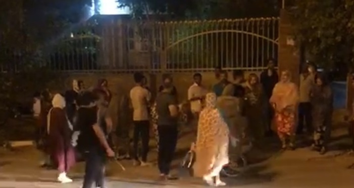 آتشزدن یک درمانگاه در بندرعباس بخاطر کرونا آتشزدن یک درمانگاه در بندرعباس بخاطر کرونا