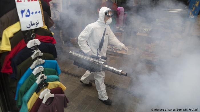 ساعتی ۱۵ نفر در ایران به کرونا مبتلا میشوند؛ رکورد ساعتی ۴۵ مبتلا ثبت شدهاست/ در هر ساعت یک تا دو نفر جان خود را بر اثر کرونا از دست میدهند/ ساعتی ۵ نفر بهبود پیدا میکنند کرونا