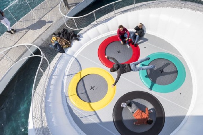 زمین بازی شناور بر روی دریاچه پارک (+عکس) زمین بازی شناور