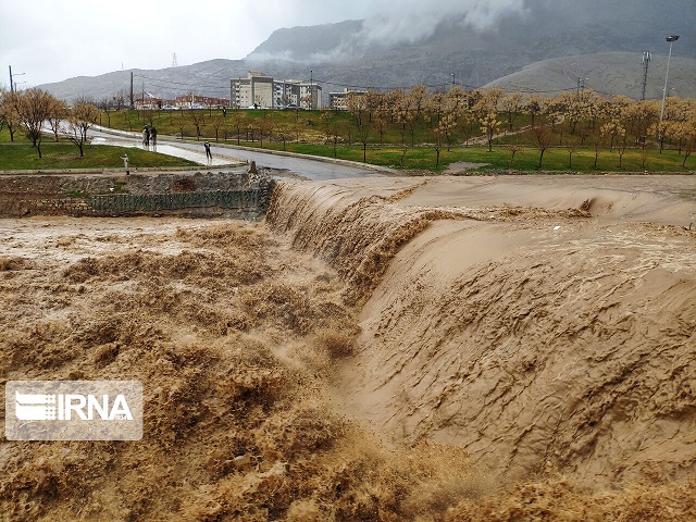 قطع راه ارتباطی بیش از ۱۰۰روستا در لرستان به دلیل بارش شدید و سیل قطع راه ارتباطی بیش از ۱۰۰روستا در لرستان به دلیل بارش شدید و سیل