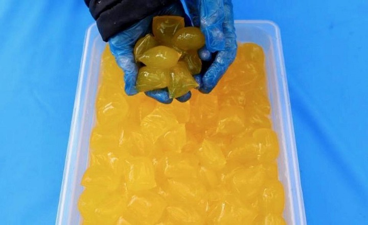 کپسول آب به جای بطری پلاستیکی (+عکس) کپسول آب به جای بطری پلاستیکی (+عکس)