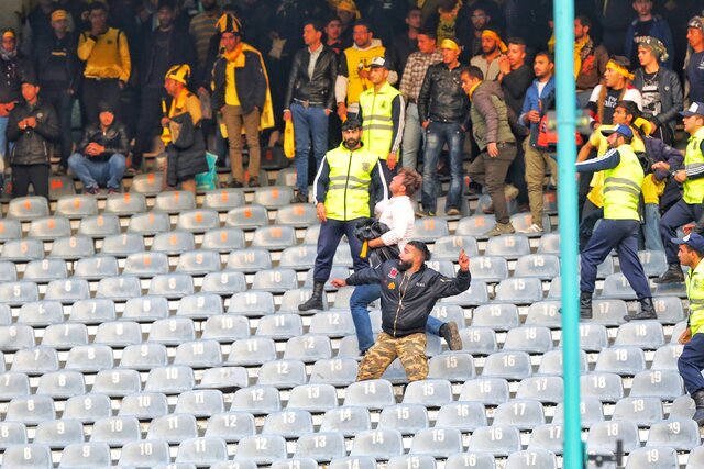 مجری فروش بلیت تماشاگران اضافی را به گردن نیروی انتظامی انداخت