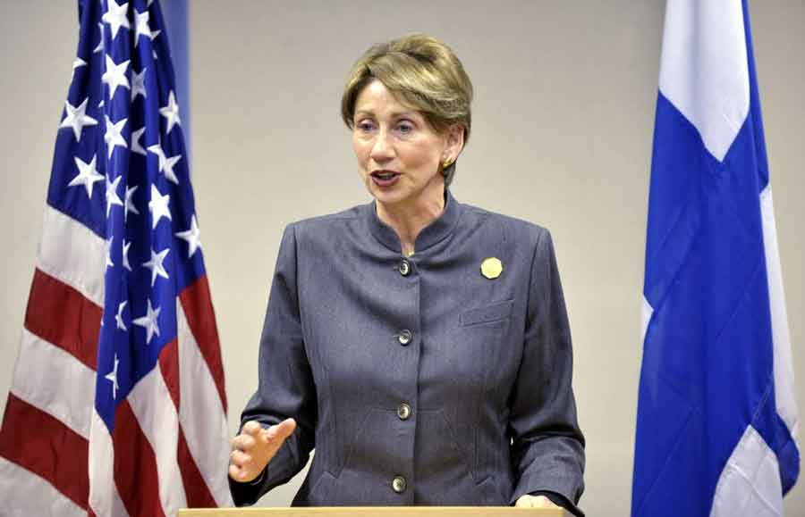 یک زن وزیر نیروی هوایی آمریکا می شود